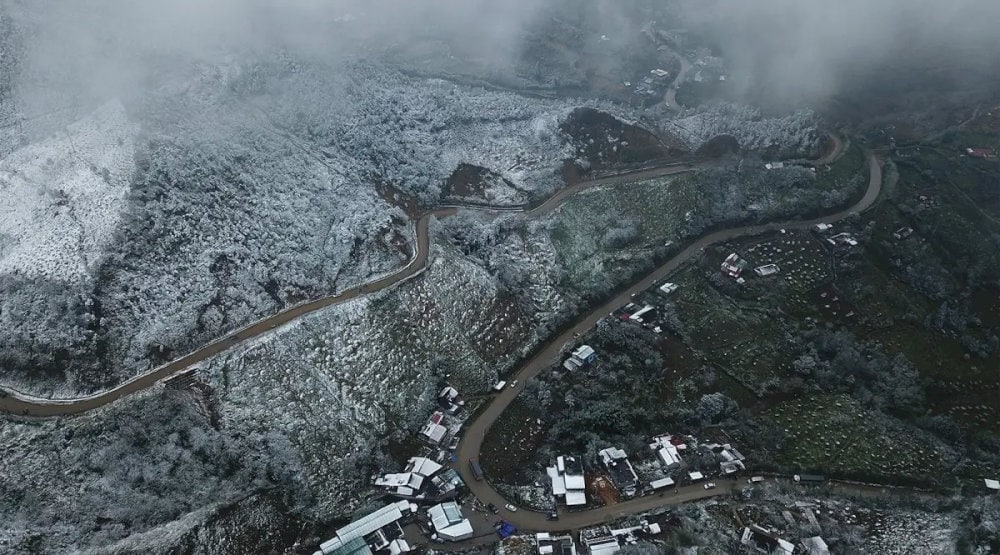 The cold season often brings snow to the pass, wrapping the area in a white veil